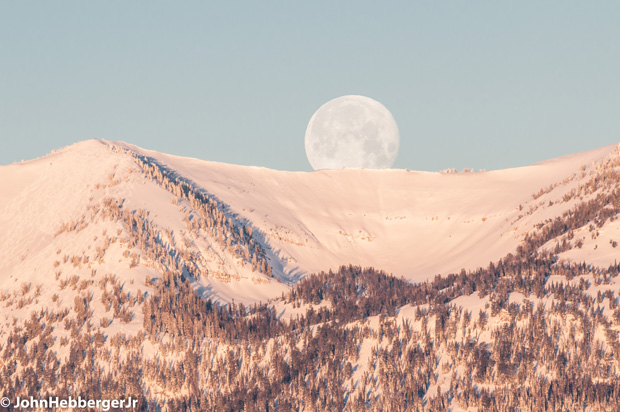 Moonset-MtGlory_Jan13-2017-JHebberger